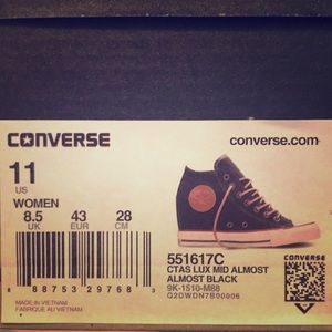 CTAS LUX MID ALMOST BLACK CONVERSE WOMENS SZ11